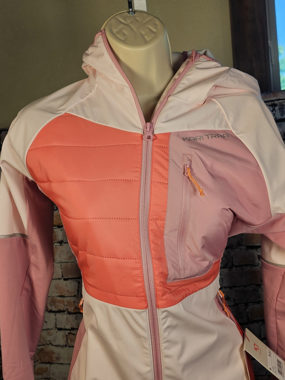 Kari Traa Nia Jacket Medium NWT Hooded Hybrid Softshell Insulated Pink Coral